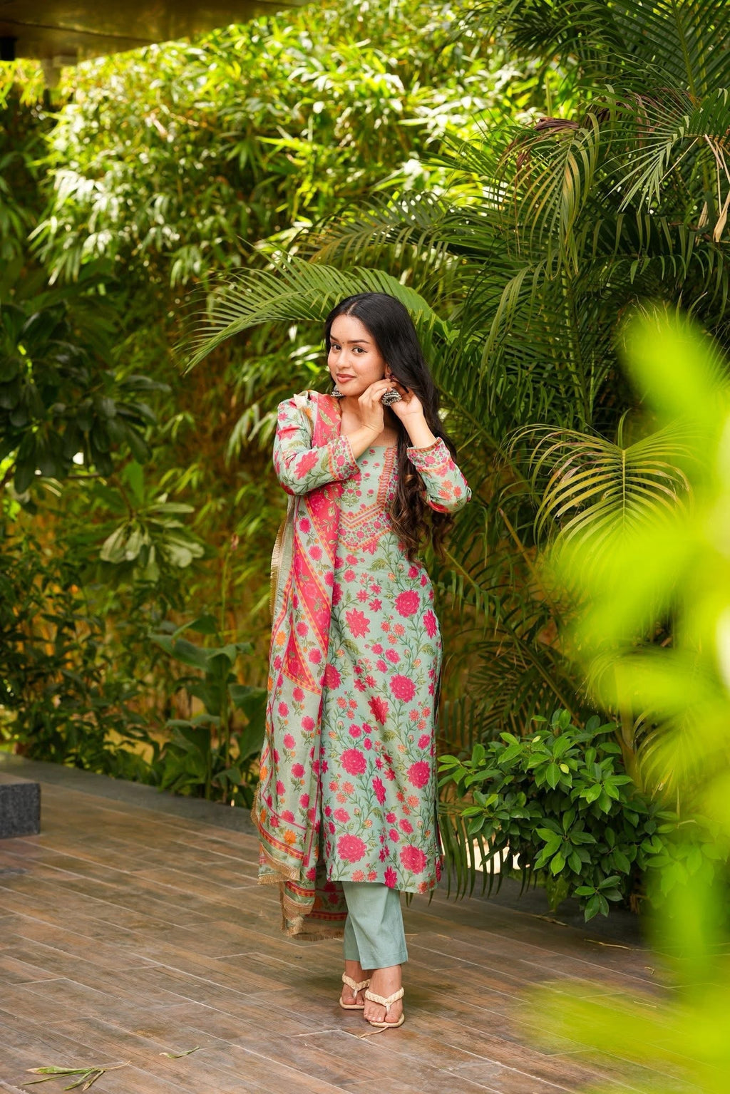 Gul Threads Kurta Set